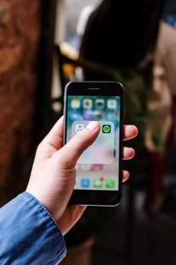 Spotify blocks illegal apps