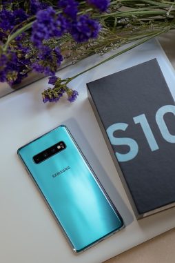 Samsung raises the bar with new phone, Galaxy S10
