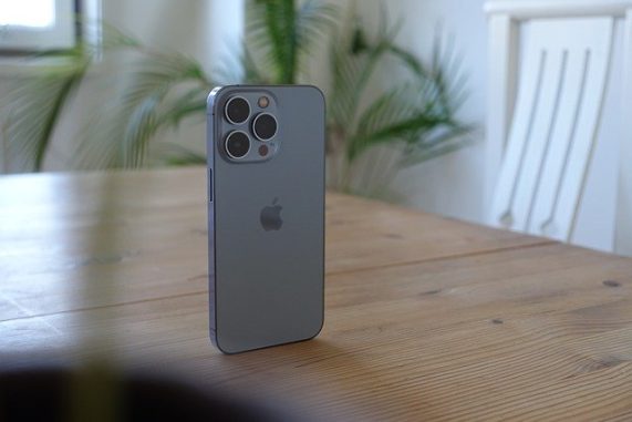 Iphone 13 production reduction
