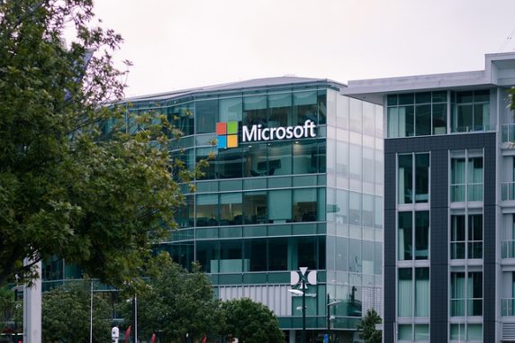 Microsoft: Investment in Data Center, windows 7