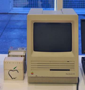 TECHDAY 22 January Apple's "cinematic" commercial
