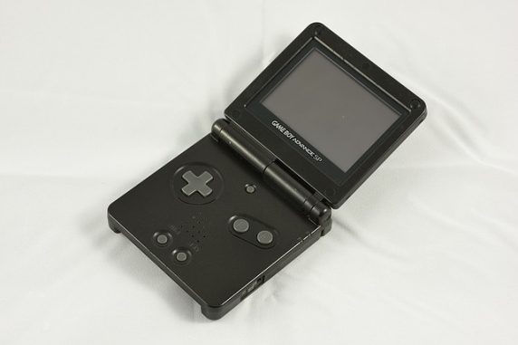 TECHDAY 23 March 2003 Game boy Advance SP