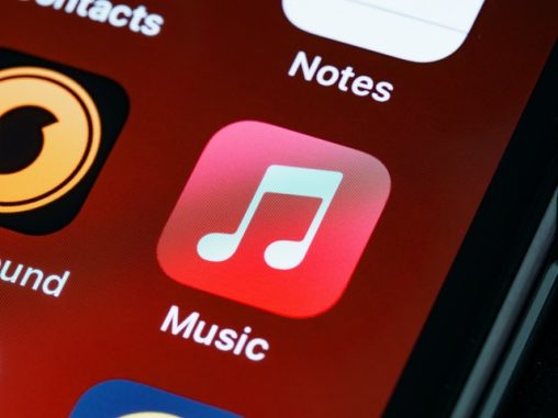 TECHDAY 28 April iTunes change the music industry