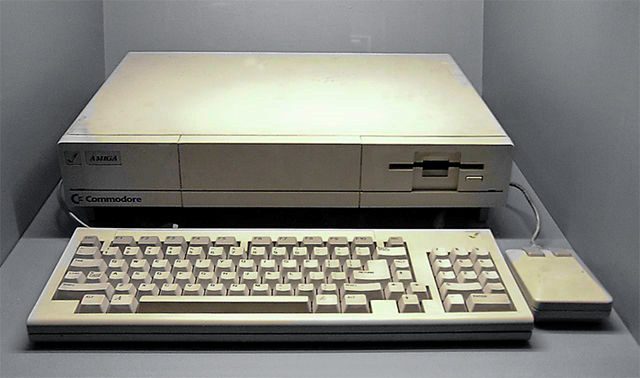 PC-GR TECH HISTORY Commodore AMIGA 1000