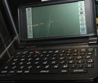 PC-GR TECH HISTORY Sharp Zaurus ZR5800