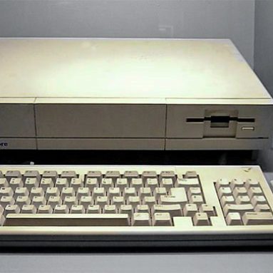 PC-GR TECH HISTORY Commodore AMIGA 1000